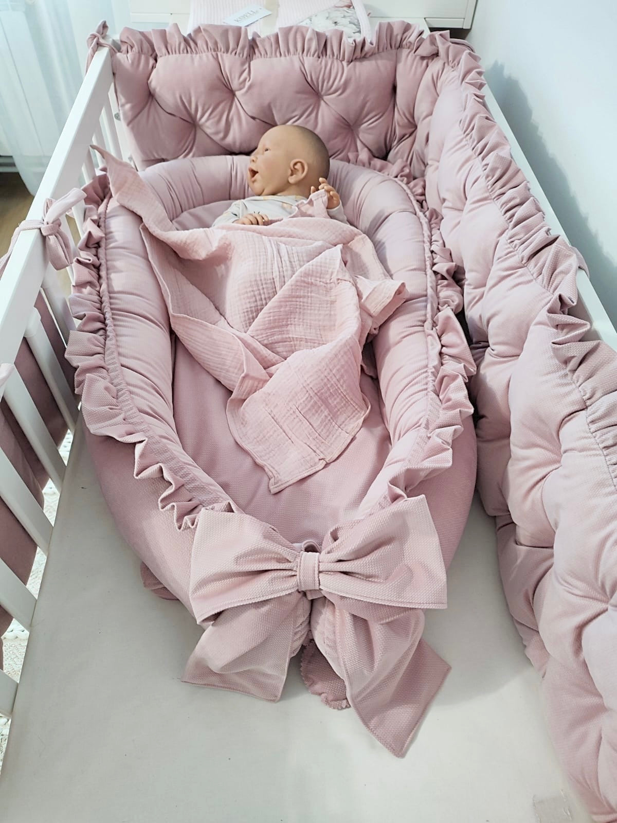 Babynest-Altrose Samt