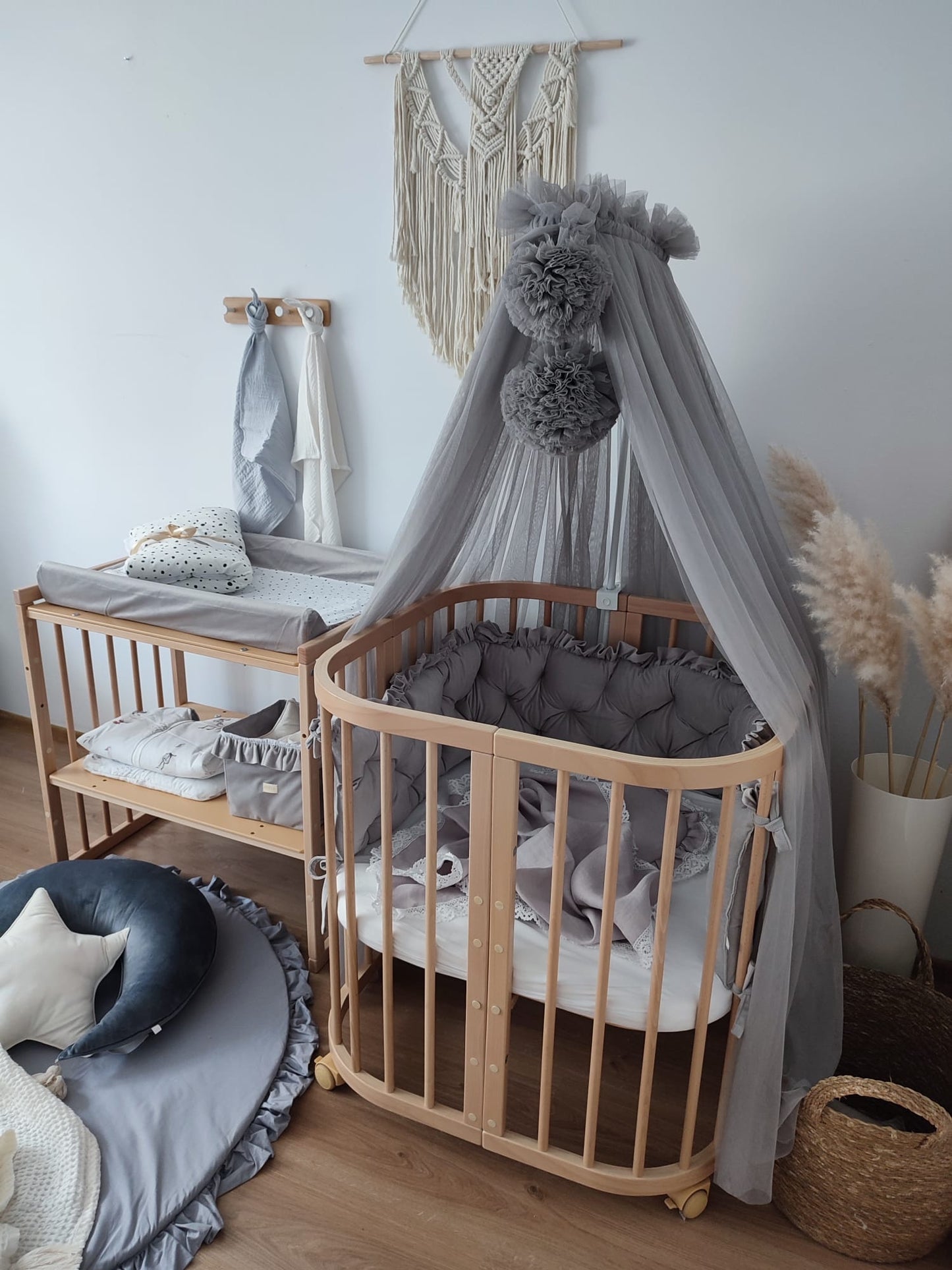 Bettumrandung Samt-Grau