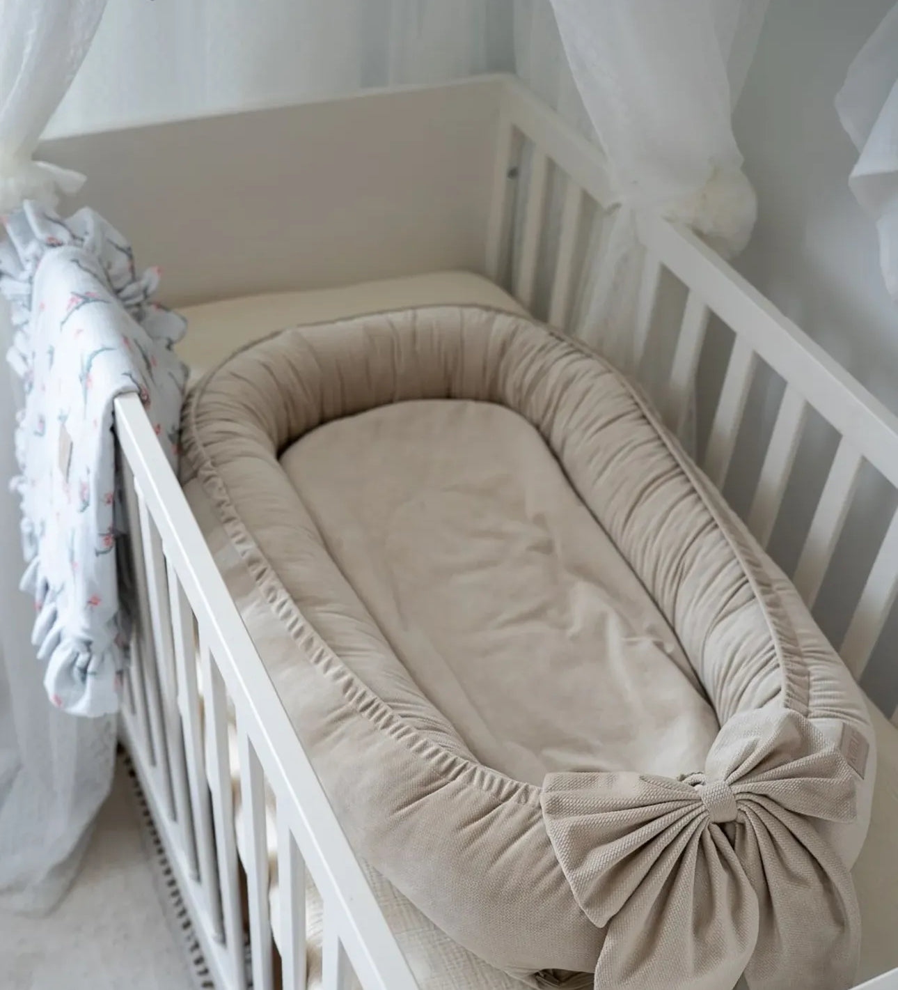 Babynest-Beige Samt-Elegant