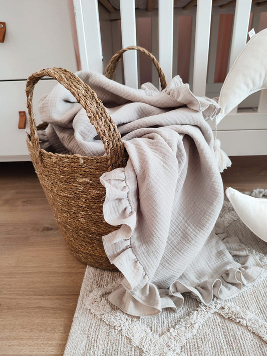 Musselindecke-Nude mit Rüschen