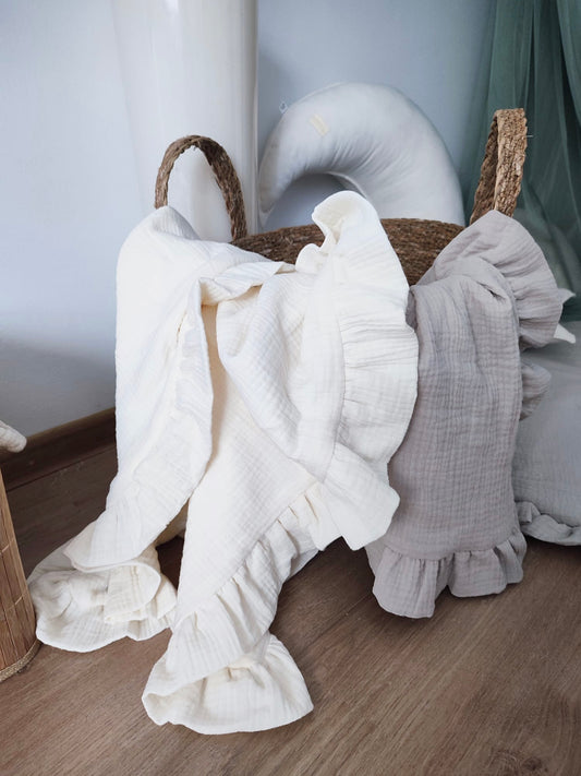 Musselindecke-Ecru mit Rüschen