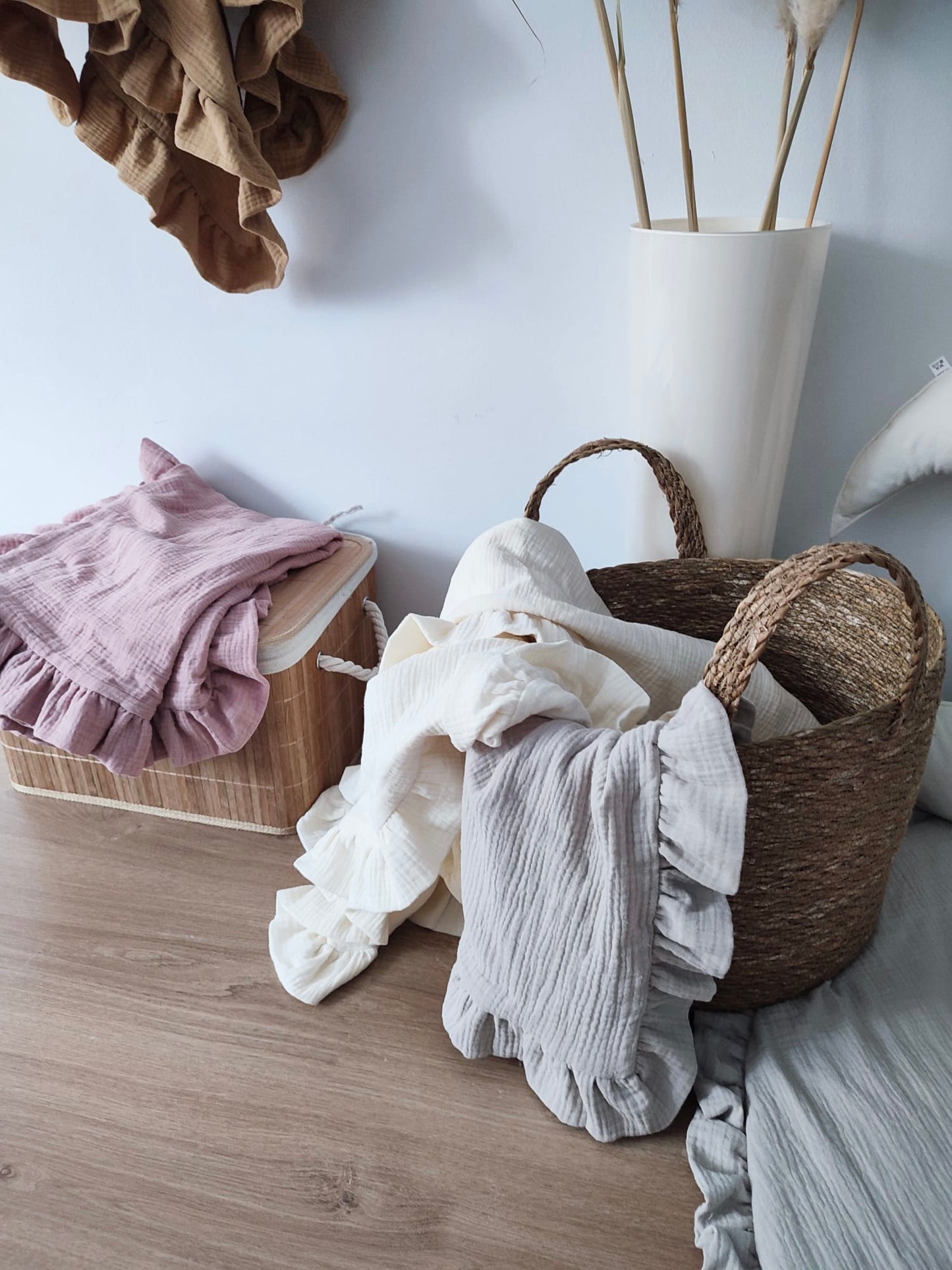 Musselindecke-Nude mit Rüschen