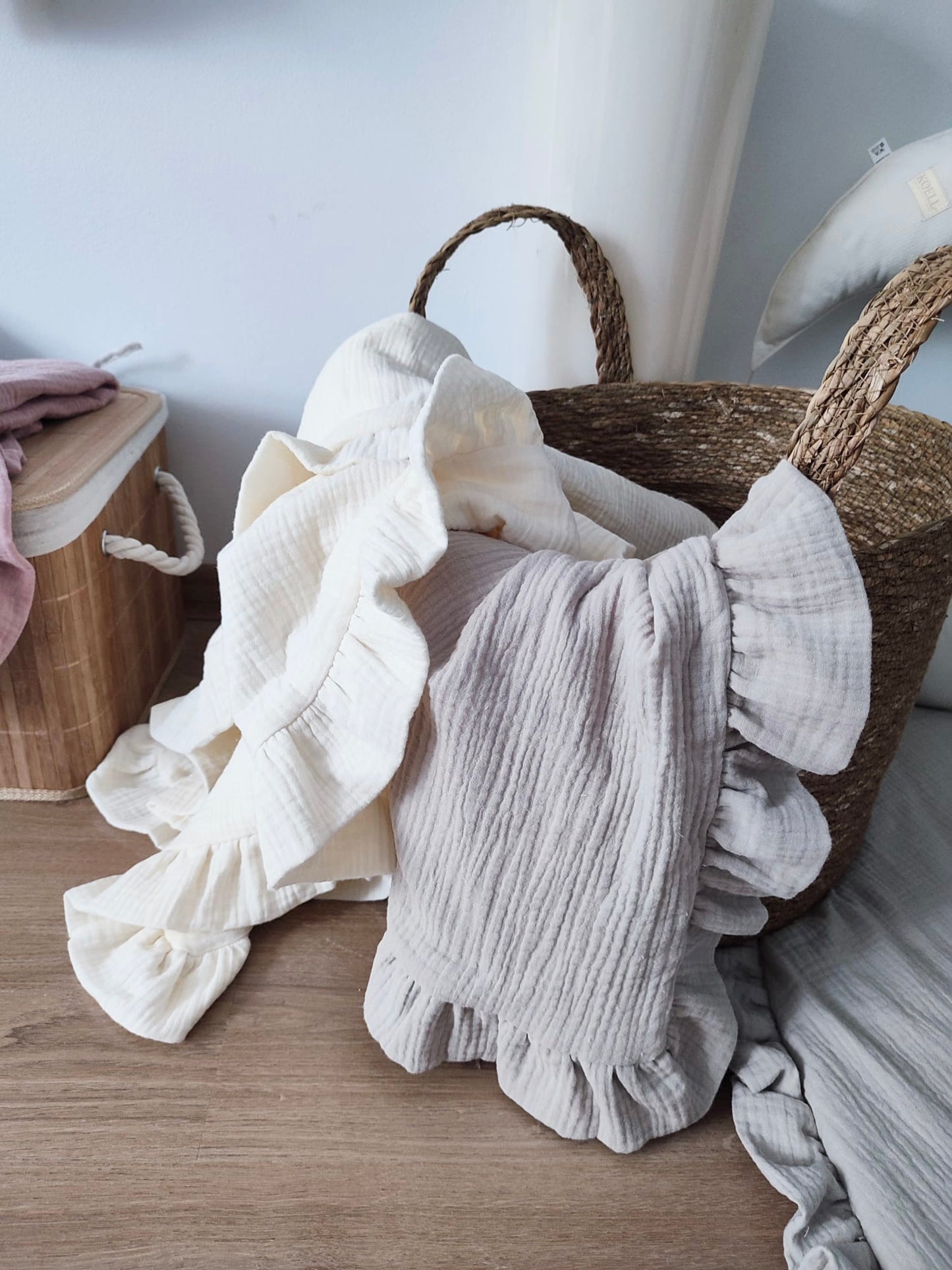 Musselindecke-Nude mit Rüschen