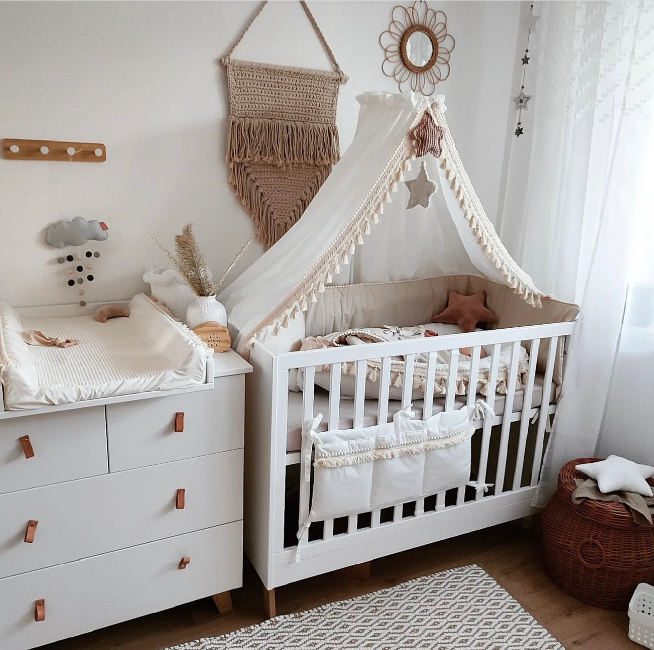 Boho-Betthimmel mit Dekosternen -Ecru