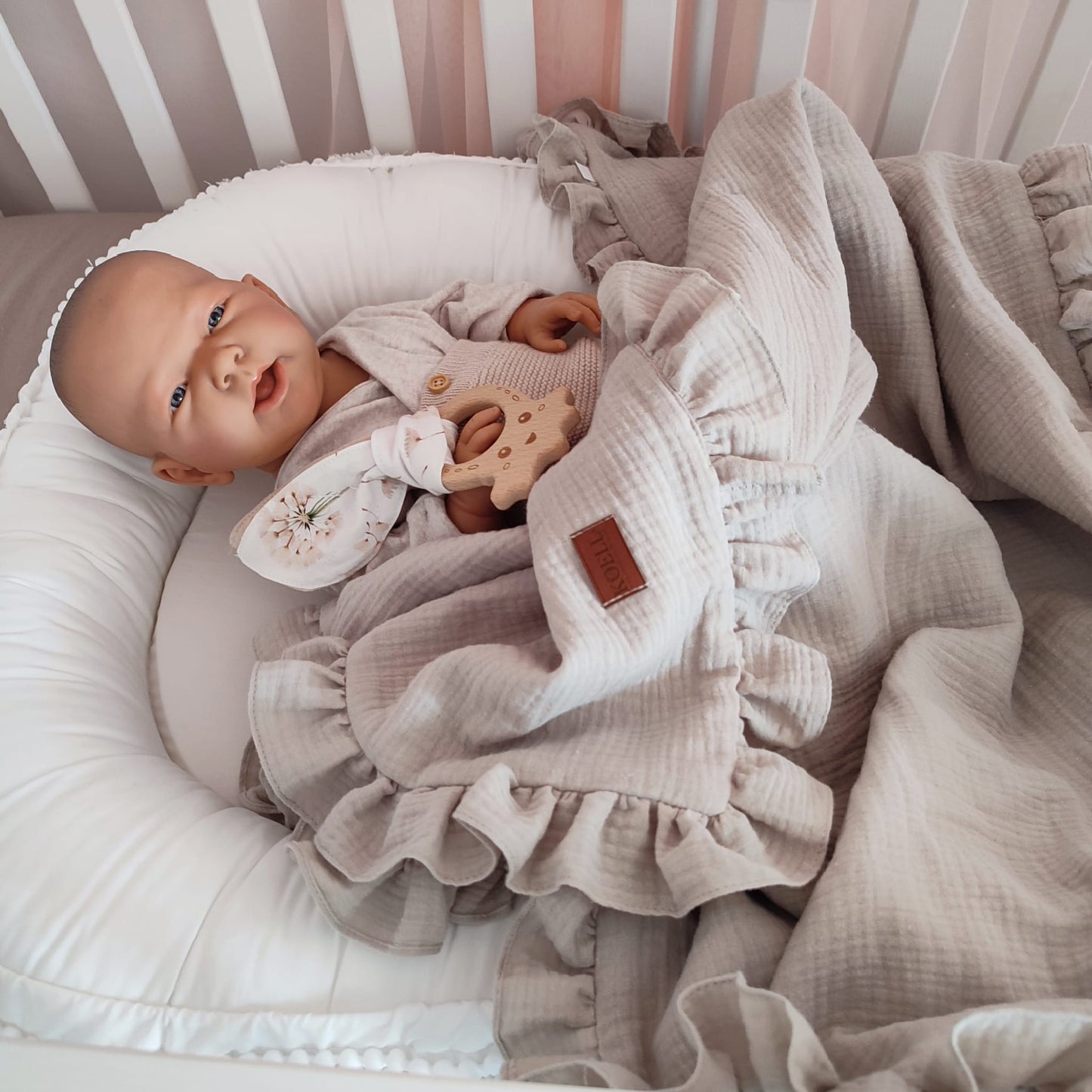 Musselindecke-Nude mit Rüschen