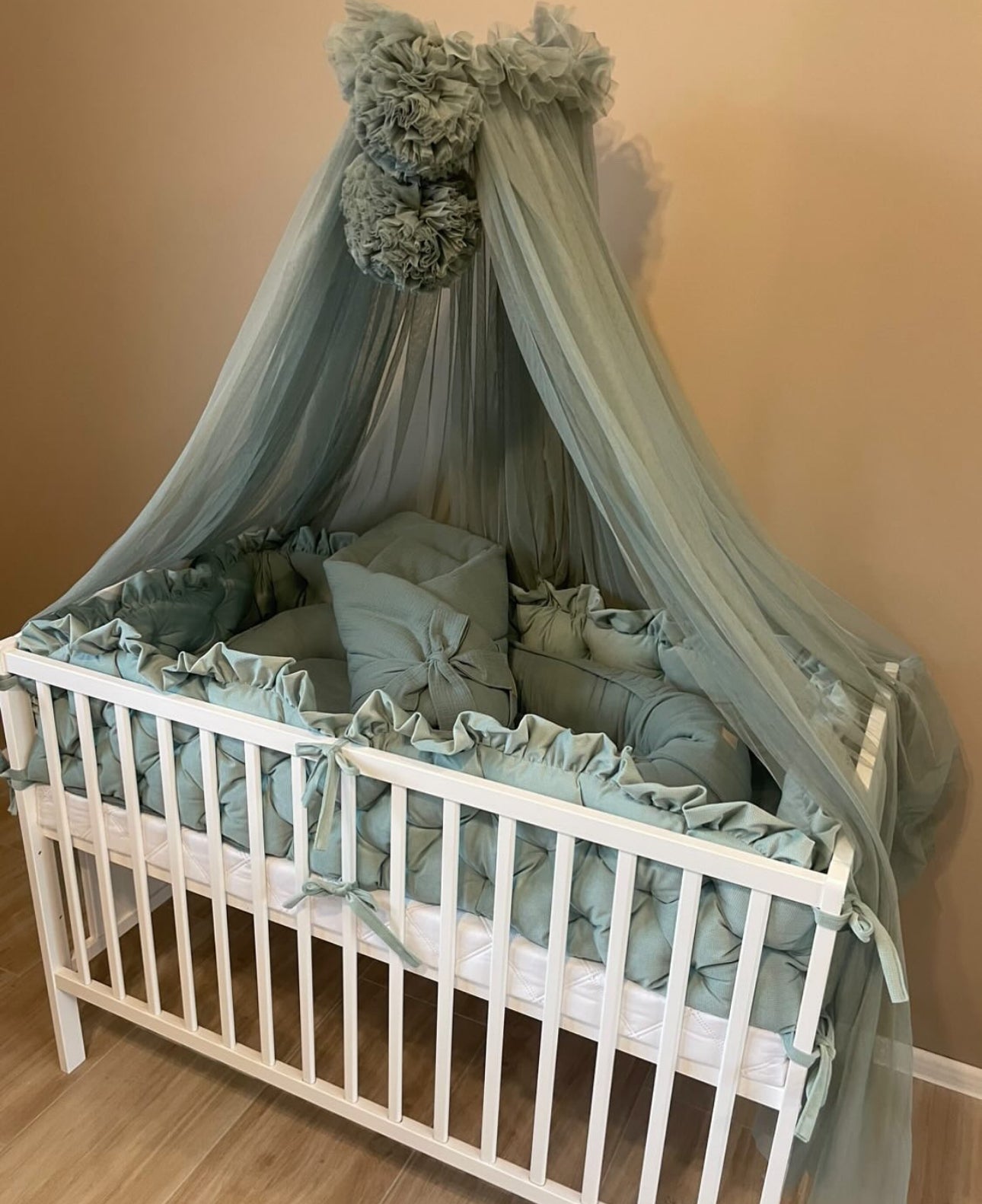 Bettumrandung Samt-Khaki