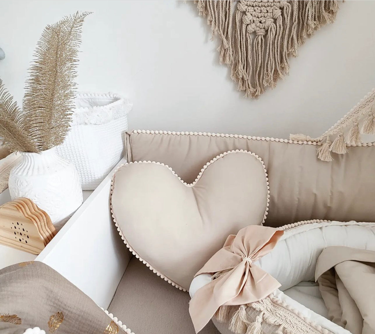 Boho Bommel-Bettumrandung Beige