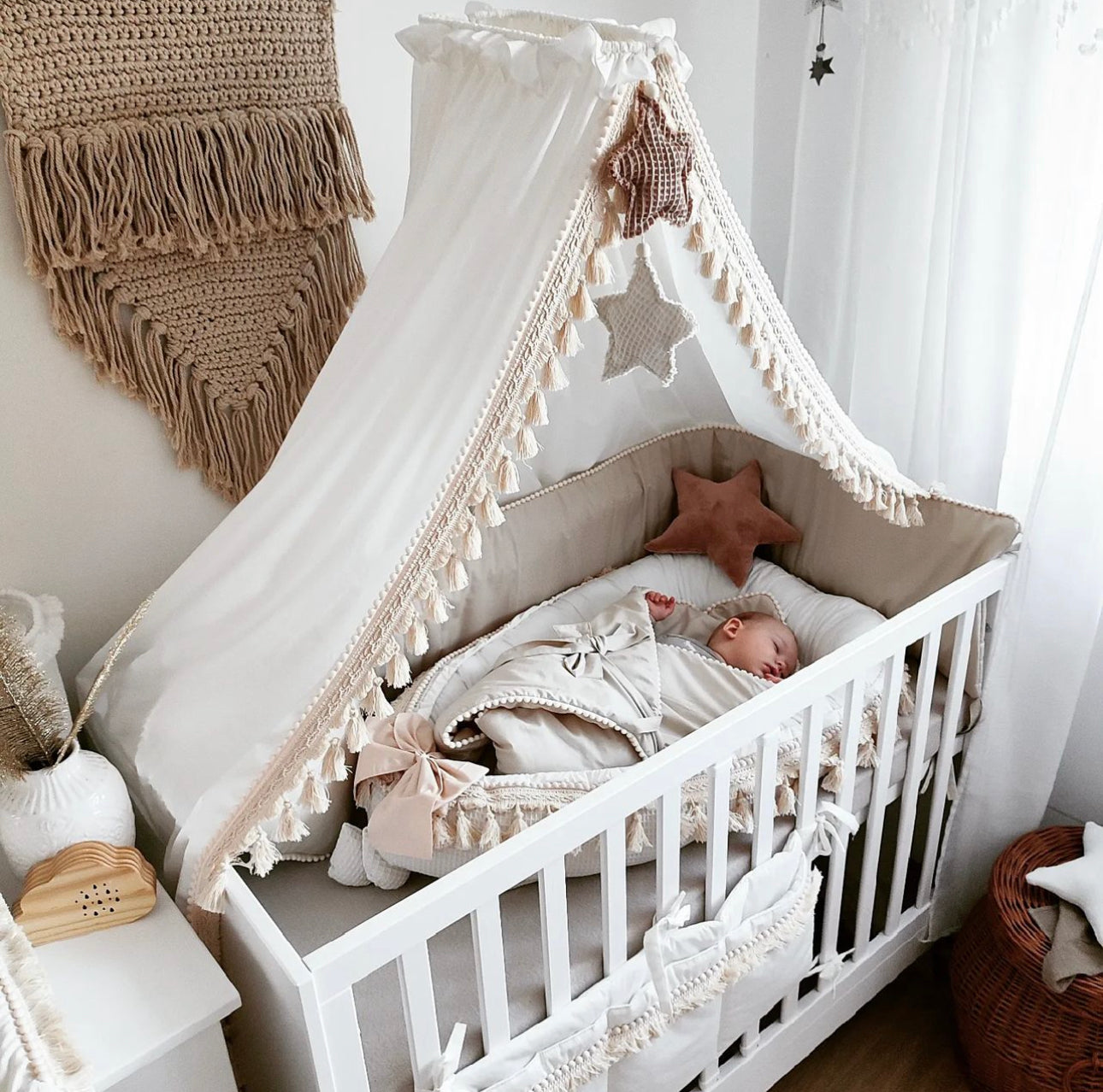 Boho-Betthimmel mit Dekosternen -Ecru