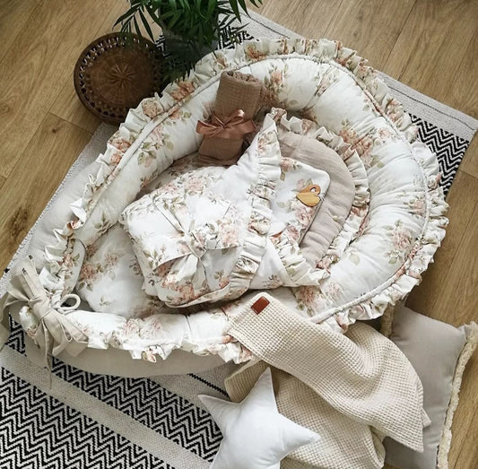 Babynest Samt&Pfingstrosen - Lovely Detail